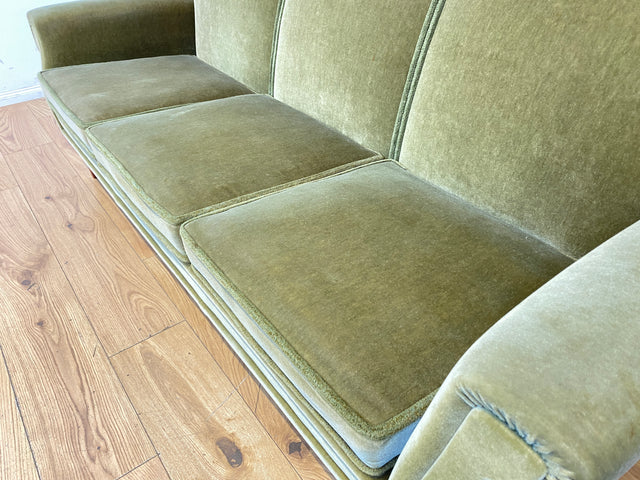 Hochwertiges und gut erhaltenes skandinavisches Mid-Century Sofa mit bequemen Federkern und grünem Samt Bezug I 3er Couch 3-Sitzer Daybed Vintage Retro 50er 60er I