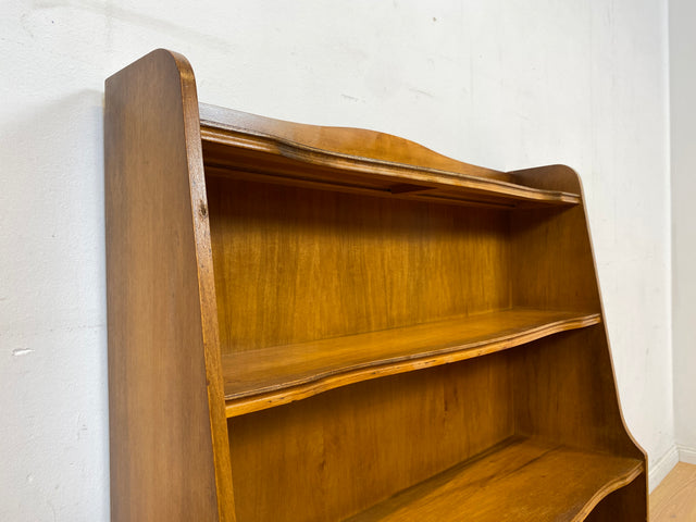 Formschönes und gut erhaltenes kleines 60er Jahre Chippendale Regal mit hübschen Cabriole Füßen I Bücherregal Holzregal Bücherschrank Küchenregal Vintage Mid-Century I