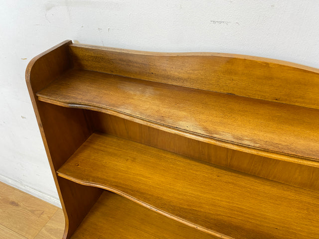 Formschönes und gut erhaltenes kleines 60er Jahre Chippendale Regal mit hübschen Cabriole Füßen I Bücherregal Holzregal Bücherschrank Küchenregal Vintage Mid-Century I