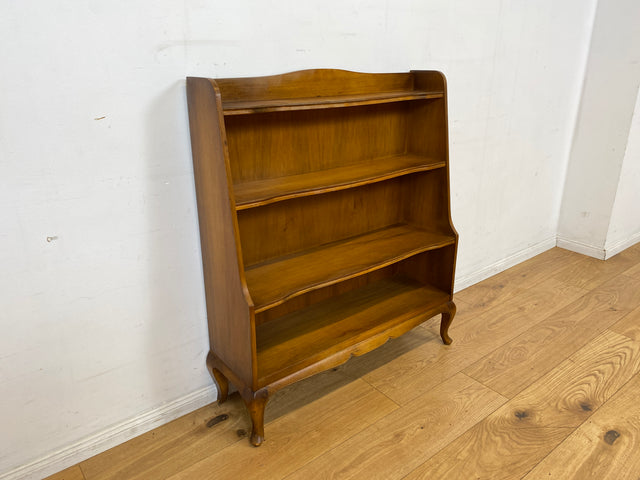 Formschönes und gut erhaltenes kleines 60er Jahre Chippendale Regal mit hübschen Cabriole Füßen I Bücherregal Holzregal Bücherschrank Küchenregal Vintage Mid-Century I