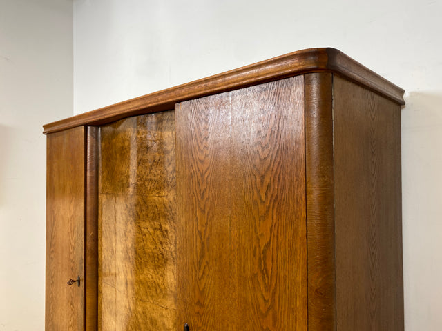 Sehr schöner und gut erhaltener 30er Jahre Kleiderschrank aus vollem Holz in Eiche mit Schubladen I Schrank Schlafzimmerschrank Wäscheschrank Wardrobe Antik Alt Vintage I