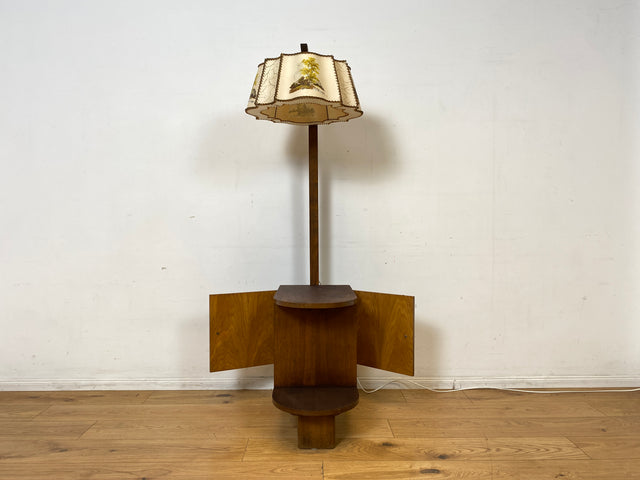 Besondere 30er Jahre Stehlampe mit Kommode & schwenkbarem handbemaltem Lampenschirm I Stehleuchte Beistelltisch Ablage Telefontisch Bar Barschrank Barkommode Vintage Antik I