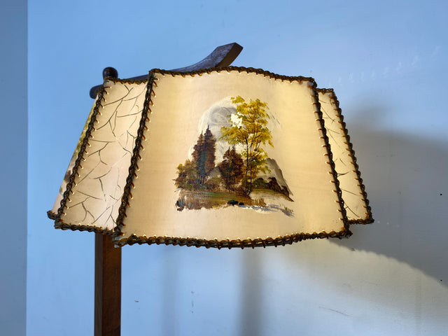 Besondere 30er Jahre Stehlampe mit Kommode & schwenkbarem handbemaltem Lampenschirm I Stehleuchte Beistelltisch Ablage Telefontisch Bar Barschrank Barkommode Vintage Antik I