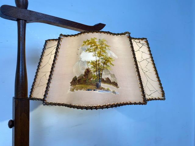 Besondere 30er Jahre Stehlampe mit Kommode & schwenkbarem handbemaltem Lampenschirm I Stehleuchte Beistelltisch Ablage Telefontisch Bar Barschrank Barkommode Vintage Antik I