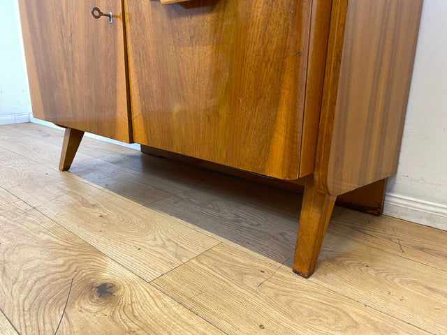 Besonders schöne 50er Jahre Kommode in edlem Walnuss mit Schubladen, Klappe & Holzgriffen I Sideboard Barkommode Barschrank TV Lowboard Schrank Mid-Century 60er Vintage I