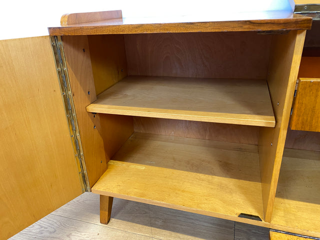 Besonders schöne 50er Jahre Kommode in edlem Walnuss mit Schubladen, Klappe & Holzgriffen I Sideboard Barkommode Barschrank TV Lowboard Schrank Mid-Century 60er Vintage I