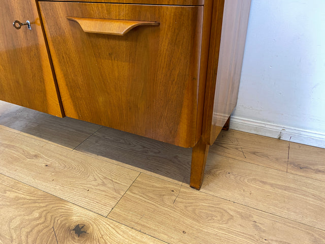Besonders schöne 50er Jahre Kommode in edlem Walnuss mit Schubladen, Klappe & Holzgriffen I Sideboard Barkommode Barschrank TV Lowboard Schrank Mid-Century 60er Vintage I