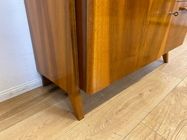 Besonders schöne 50er Jahre Kommode in edlem Walnuss mit Schubladen, Klappe & Holzgriffen I Sideboard Barkommode Barschrank TV Lowboard Schrank Mid-Century 60er Vintage I