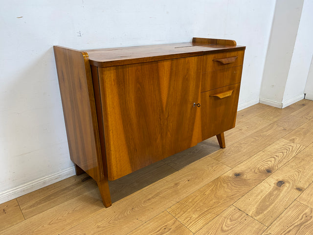 Besonders schöne 50er Jahre Kommode in edlem Walnuss mit Schubladen, Klappe & Holzgriffen I Sideboard Barkommode Barschrank TV Lowboard Schrank Mid-Century 60er Vintage I
