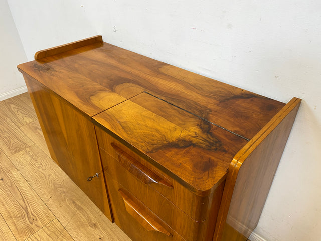 Besonders schöne 50er Jahre Kommode in edlem Walnuss mit Schubladen, Klappe & Holzgriffen I Sideboard Barkommode Barschrank TV Lowboard Schrank Mid-Century 60er Vintage I