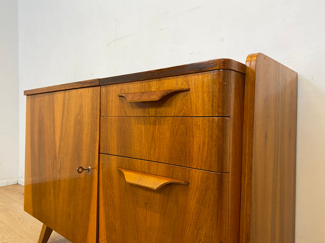 Besonders schöne 50er Jahre Kommode in edlem Walnuss mit Schubladen, Klappe & Holzgriffen I Sideboard Barkommode Barschrank TV Lowboard Schrank Mid-Century 60er Vintage I
