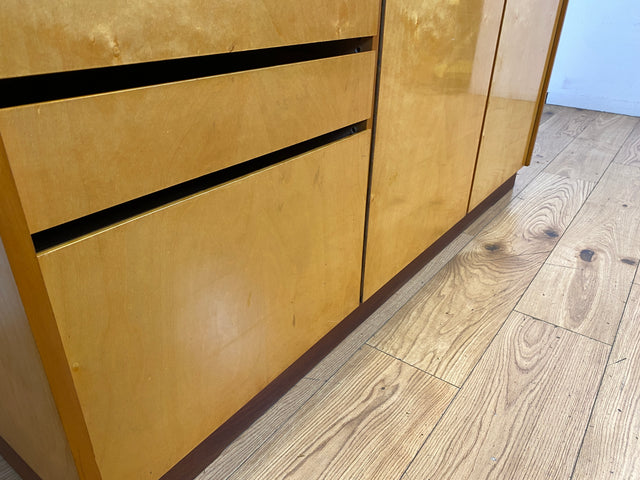 Stilvoller, gut erhaltener und perfekt aufgeteilter heller Mid-Century Kleiderschrank mit Schubladen I Schrank Schlafzimmerschrank Wäscheschrank Wardrobe Retro Vintage 60er