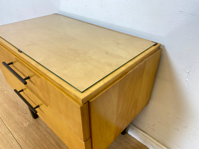 Stilvoller heller Mid-Century Nachttisch mit Schubladen I Nachtkommoden Nachtschränkchen Nachtschränke Kommode Beistelltisch Ablage Vintage 60er 70er Retro Alt I