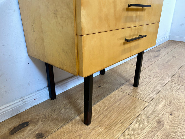 Stilvoller heller Mid-Century Nachttisch mit Schubladen I Nachtkommoden Nachtschränkchen Nachtschränke Kommode Beistelltisch Ablage Vintage 60er 70er Retro Alt I