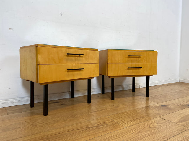 Stilvoller heller Mid-Century Nachttisch mit Schubladen I Nachtkommoden Nachtschränkchen Nachtschränke Kommode Beistelltisch Ablage Vintage 60er 70er Retro Alt I