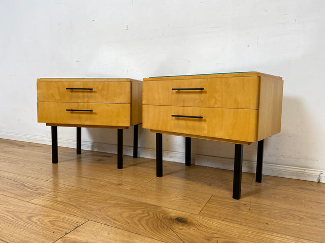 Stilvoller heller Mid-Century Nachttisch mit Schubladen I Nachtkommoden Nachtschränkchen Nachtschränke Kommode Beistelltisch Ablage Vintage 60er 70er Retro Alt I