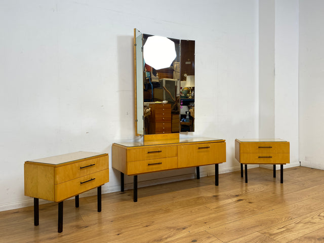 Stilvoller heller Mid-Century Nachttisch mit Schubladen I Nachtkommoden Nachtschränkchen Nachtschränke Kommode Beistelltisch Ablage Vintage 60er 70er Retro Alt I