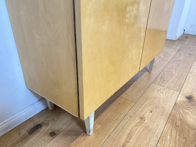 Freundlicher heller Mid-Century Schrank auf konischen Füßen I Highboard Wäscheschrank Wäschekommode Kommode Sideboard Bücherschrank Flurschrank Schuhschrank Schuhkommode I