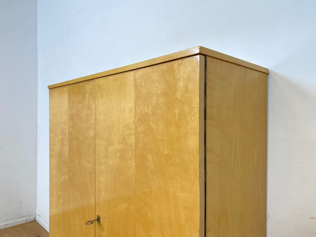 Freundlicher heller Mid-Century Schrank auf konischen Füßen I Highboard Wäscheschrank Wäschekommode Kommode Sideboard Bücherschrank Flurschrank Schuhschrank Schuhkommode I