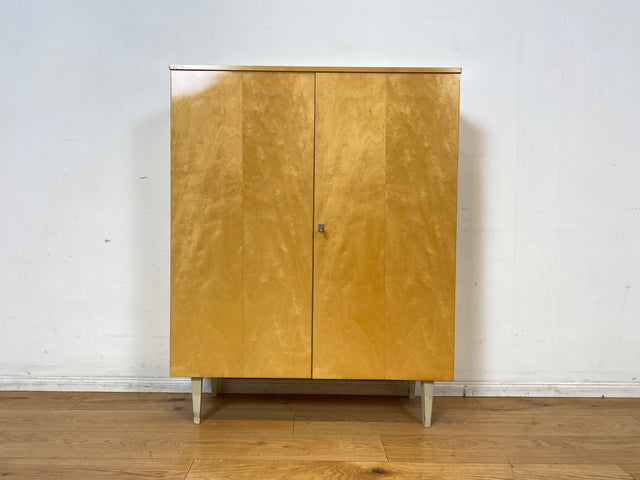 Freundlicher heller Mid-Century Schrank auf konischen Füßen I Highboard Wäscheschrank Wäschekommode Kommode Sideboard Bücherschrank Flurschrank Schuhschrank Schuhkommode I