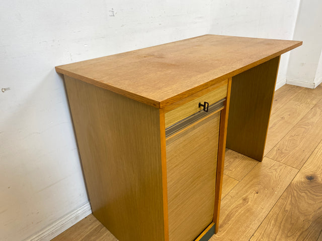 WMK I Sehr hübscher kleiner heller Mid-Century Schreibtisch mit Rollladen und Schubladen I Arbeitstisch Bürotisch Sekretär Desk Kinderschreibtisch Retro Vintage 60er 70er I Berlin Regensburg Hannover
