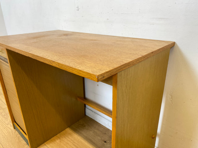 WMK I Sehr hübscher kleiner heller Mid-Century Schreibtisch mit Rollladen und Schubladen I Arbeitstisch Bürotisch Sekretär Desk Kinderschreibtisch Retro Vintage 60er 70er I Berlin Regensburg Hannover
