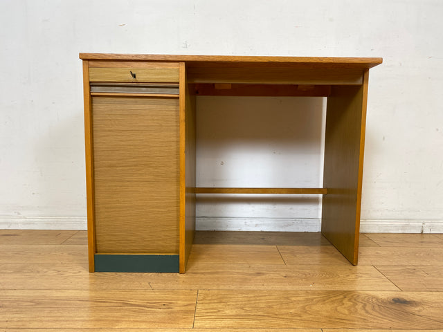 WMK I Sehr hübscher kleiner heller Mid-Century Schreibtisch mit Rollladen und Schubladen I Arbeitstisch Bürotisch Sekretär Desk Kinderschreibtisch Retro Vintage 60er 70er I Berlin Regensburg Hannover