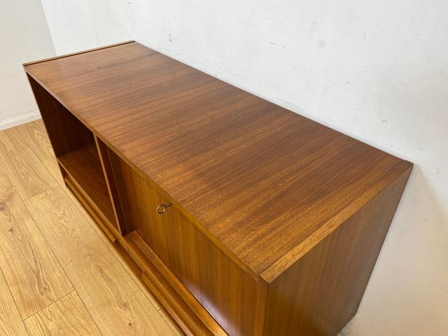 Stilvolles Mid-Century Sideboard mit beleuchtetem Bar Fach & Schubladen I Kommode TV Lowboard Fernsehkommode Phonoschrank Plattenspieler Vinyl Barkommode Barschrank Vintage I
