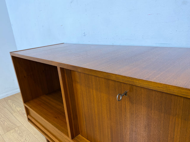 Stilvolles Mid-Century Sideboard mit beleuchtetem Bar Fach & Schubladen I Kommode TV Lowboard Fernsehkommode Phonoschrank Plattenspieler Vinyl Barkommode Barschrank Vintage I