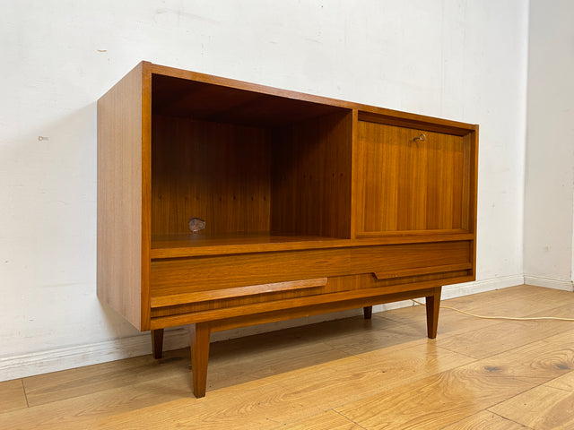 Stilvolles Mid-Century Sideboard mit beleuchtetem Bar Fach & Schubladen I Kommode TV Lowboard Fernsehkommode Phonoschrank Plattenspieler Vinyl Barkommode Barschrank Vintage I