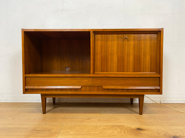 Stilvolles Mid-Century Sideboard mit beleuchtetem Bar Fach & Schubladen I Kommode TV Lowboard Fernsehkommode Phonoschrank Plattenspieler Vinyl Barkommode Barschrank Vintage I