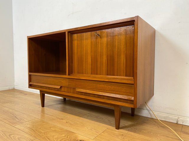 Stilvolles Mid-Century Sideboard mit beleuchtetem Bar Fach & Schubladen I Kommode TV Lowboard Fernsehkommode Phonoschrank Plattenspieler Vinyl Barkommode Barschrank Vintage I