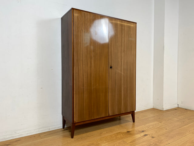 Schöner und gut erhaltener Mid-Century Wäscheschrank aus 1968 mit ausziehbaren Kleiderstangen I Schrank Kleiderschrank Garderobenschrank Garderobe Vintage 60er 70er I