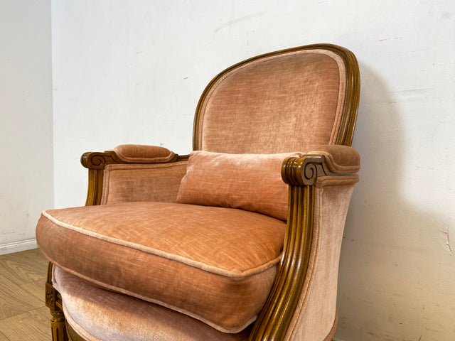 Eleganter, gemütlicher und sehr gut erhaltener Vintage Sessel in antikem Stil mit handverziertem Holzrahmen und altrosa Bezug I Lesesessel Salonsessel Stuhl Stilmöbel I