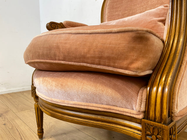 Eleganter, gemütlicher und sehr gut erhaltener Vintage Sessel in antikem Stil mit handverziertem Holzrahmen und altrosa Bezug I Lesesessel Salonsessel Stuhl Stilmöbel I