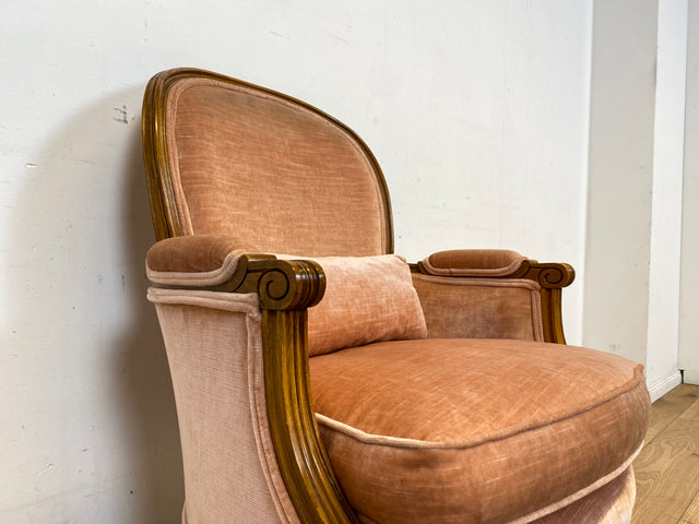 Eleganter, gemütlicher und sehr gut erhaltener Vintage Sessel in antikem Stil mit handverziertem Holzrahmen und altrosa Bezug I Lesesessel Salonsessel Stuhl Stilmöbel I