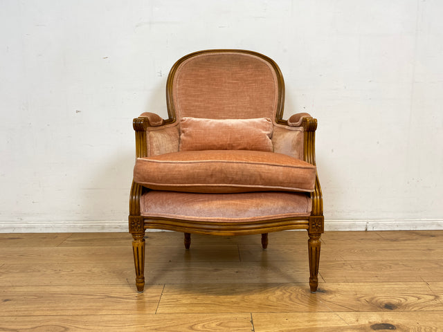 Eleganter, gemütlicher und sehr gut erhaltener Vintage Sessel in antikem Stil mit handverziertem Holzrahmen und altrosa Bezug I Lesesessel Salonsessel Stuhl Stilmöbel I