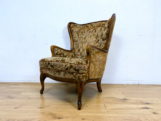 Wunderschöner Chippendale Sessel mit handverziertem Holzrahmen, samtartigem Altrosa Brokat Bezug & Federkern I Lesesessel Ohrensessel Sitzgarnitur Barock Vintage Stilmöbel I