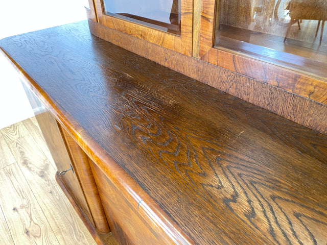 WMK # Imposante antike Anrichte aus vollem Holz in Nussbaum mit Aufsatz Vitrine und Schubladen # Büfett Buffet Küchenanrichte Geschirrschrank Küchenschrank Küchenbuffet Art Deco Vintage Berlin München