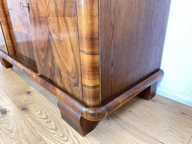 WMK # Imposante antike Anrichte aus vollem Holz in Nussbaum mit Aufsatz Vitrine und Schubladen # Büfett Buffet Küchenanrichte Geschirrschrank Küchenschrank Küchenbuffet Art Deco Vintage Berlin München