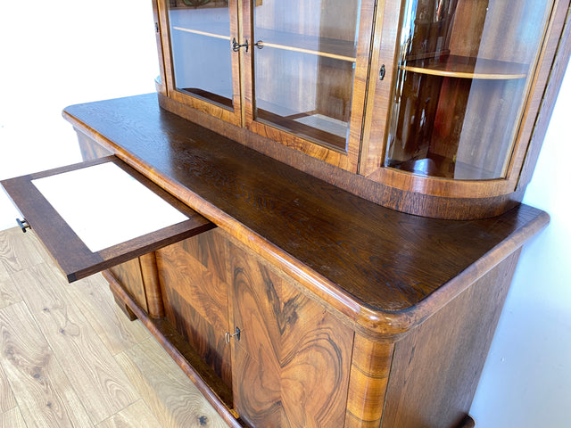 WMK # Imposante antike Anrichte aus vollem Holz in Nussbaum mit Aufsatz Vitrine und Schubladen # Büfett Buffet Küchenanrichte Geschirrschrank Küchenschrank Küchenbuffet Art Deco Vintage Berlin München