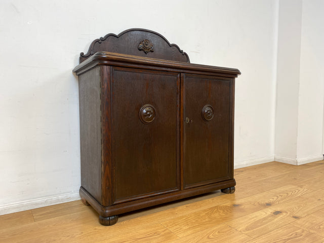 WMK I Wunderschöne kleine antike Anrichte aus vollem Holz mit handverziertem Aufsatz I Schrank Kommode Sideboard Büfett Buffet Kredenz Gründerzeit Jugendstil Vintage Berlin Brandenburg Regensburg