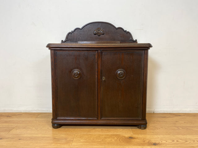 WMK I Wunderschöne kleine antike Anrichte aus vollem Holz mit handverziertem Aufsatz I Schrank Kommode Sideboard Büfett Buffet Kredenz Gründerzeit Jugendstil Vintage Berlin Brandenburg Regensburg