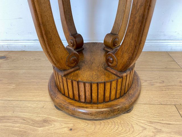 WMK # Sehr eleganter und gut erhaltener antiker Beistelltisch aus vollem Holz mit Schublade und handverziertem Fuß # Tisch Nähtisch Nähkommode Flurkommode Ablage Säule Telefontisch Jugendstil Vintage