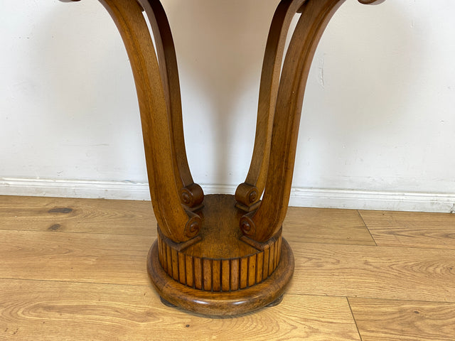 WMK # Sehr eleganter und gut erhaltener antiker Beistelltisch aus vollem Holz mit Schublade und handverziertem Fuß # Tisch Nähtisch Nähkommode Flurkommode Ablage Säule Telefontisch Jugendstil Vintage