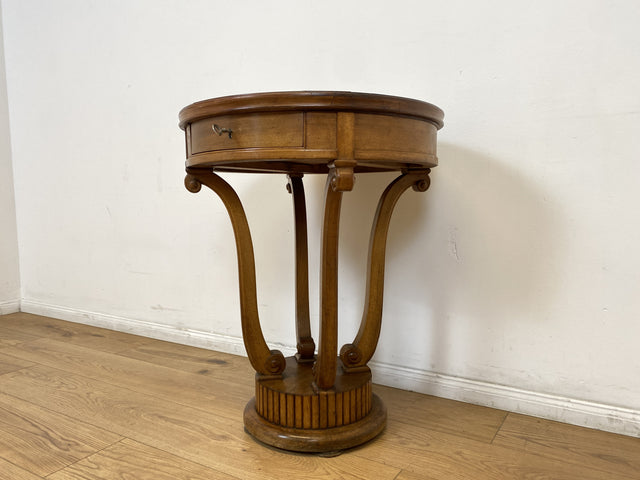 WMK # Sehr eleganter und gut erhaltener antiker Beistelltisch aus vollem Holz mit Schublade und handverziertem Fuß # Tisch Nähtisch Nähkommode Flurkommode Ablage Säule Telefontisch Jugendstil Vintage