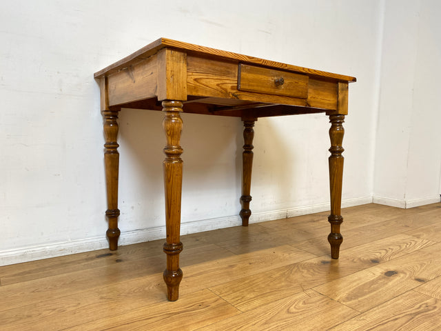 WMK I Wunderschöner kleiner antiker Esstisch aus vollem Holz mit gedrechselten Säulenfüßen und Schublade I Tisch Holztisch Küchentisch Dining Table Weichholz Biedermeier Vintage I Berlin Hamburg Köln