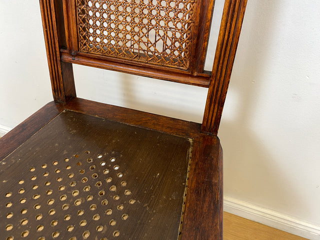 WMK Vornehmer & filigraner antiker Esszimmerstuhl mit feinem, jedoch etwas beschädigtem Wiener Geflecht # Stuhl Küchenstuhl Holzstuhl Kaffeehaus Dining Chair Herrendiener Garderobe Jugendstil Vintage