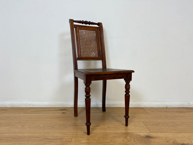 WMK Vornehmer & filigraner antiker Esszimmerstuhl mit feinem, jedoch etwas beschädigtem Wiener Geflecht # Stuhl Küchenstuhl Holzstuhl Kaffeehaus Dining Chair Herrendiener Garderobe Jugendstil Vintage