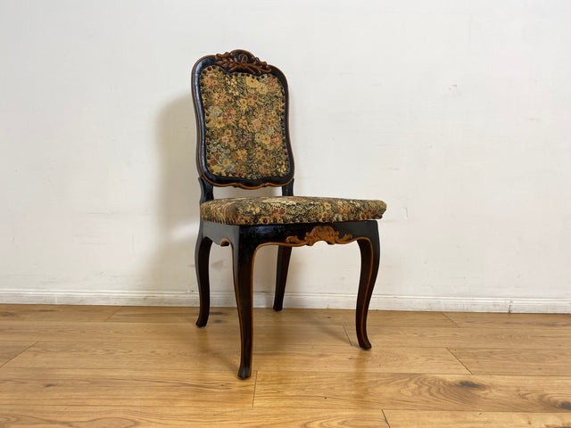 WMK I Wunderschöner, bequemer und gut erhaltener antiker Esszimmerstuhl mit floralem Bezug und schwarzem handverziertem Holzrahmen I Stuhl Holzstuhl Küchenstuhl Chair Jugendstil Vintage Berlin Dresden